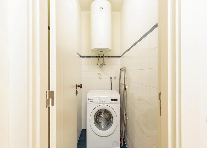 Appartement Cozy Getaway In With Balcony Porto