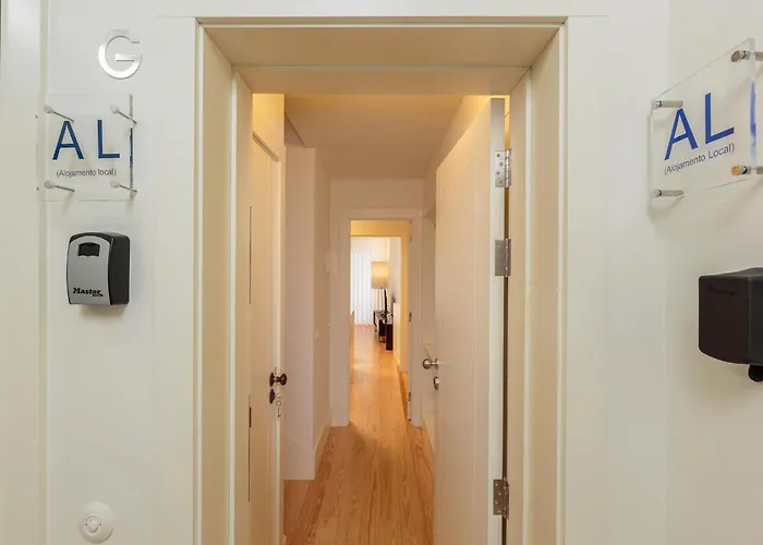 Cozy Getaway In With Balcony *