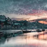 Cozy Getaway In With Balcony * Porto
