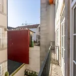 Appartement Cozy Getaway In With Balcony Porto