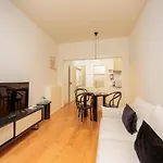 Appartement Cozy Getaway In With Balcony