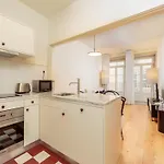 Appartement Cozy Getaway In With Balcony Porto