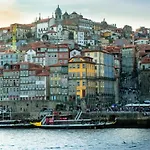 Cozy Getaway In With Balcony Appartement Porto