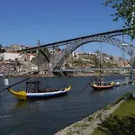 Cozy Getaway In With Balcony Porto