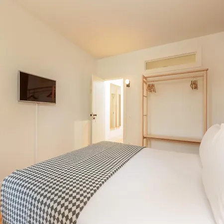 公寓 Cozy Getaway In With Balcony *