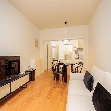 아파트 Cozy Getaway In With Balcony