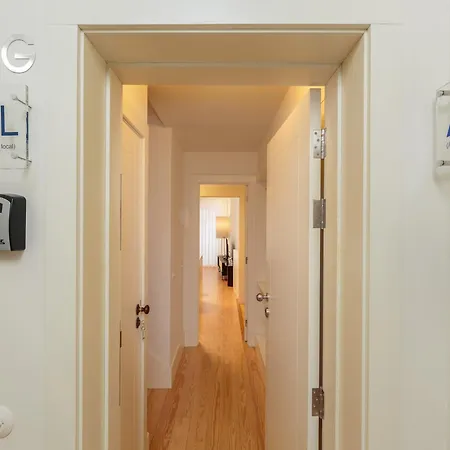 Cozy Getaway In With Balcony *