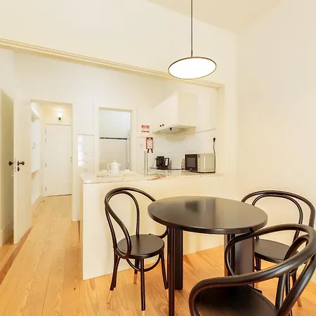 Cozy Getaway In With Balcony * Porto