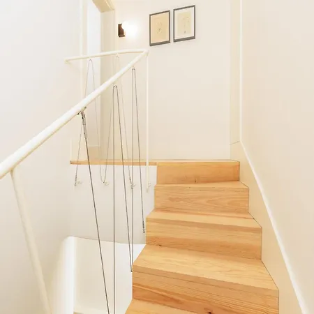 Cozy Getaway In With Balcony