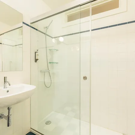 아파트 Cozy Getaway In With Balcony