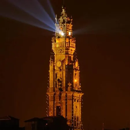 Cozy Getaway In With Balcony *