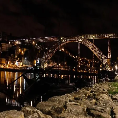 Cozy Getaway In With Balcony Porto