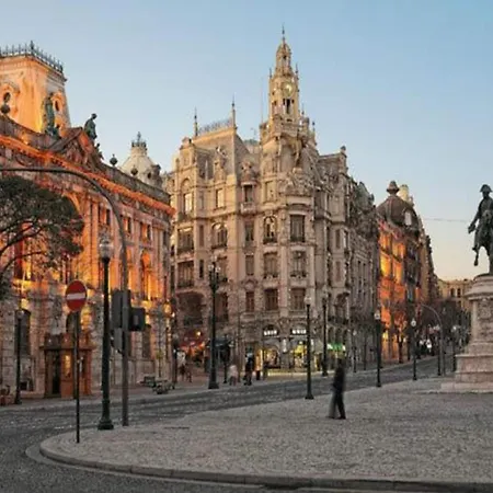 Cozy Getaway In With Balcony Oporto