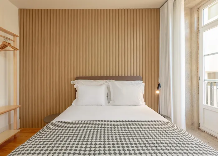 Cozy Getaway In With Balcony * Porto