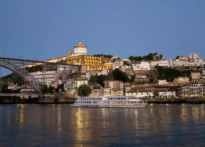 Cozy Getaway In With Balcony شقة بورتو