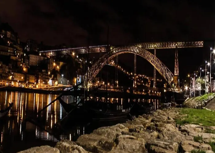 Cozy Getaway In With Balcony بورتو