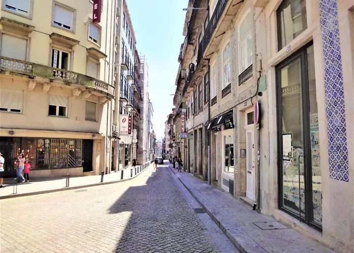 Cozy Getaway In With Balcony