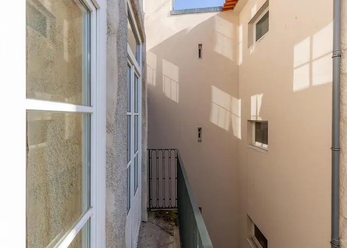 Cozy Getaway In With Balcony Porto