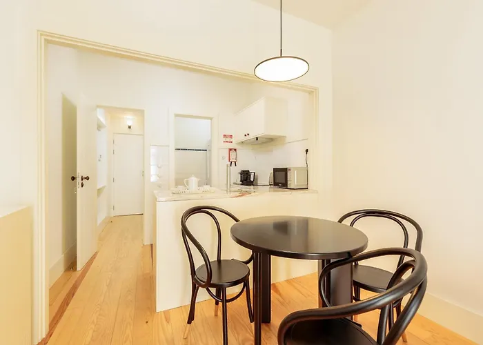 Cozy Getaway In With Balcony * Porto