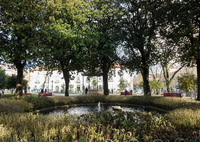 Daire Cozy Getaway In With Balcony