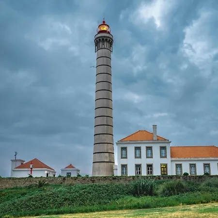 Апартаменты Cozy Getaway In With Balcony *
